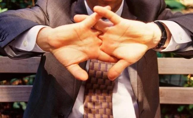 “Κρακ” στα δάχτυλα: πόσο επιζήμιο είναι;