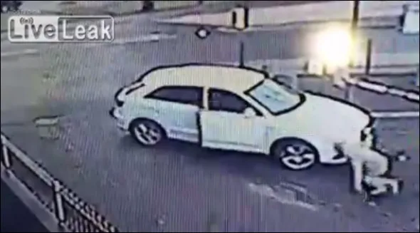 Δείτε το απίστευτο βίντεο με την”Σούπερ γιαγιά” που τα έβαλε με ληστή! [video]