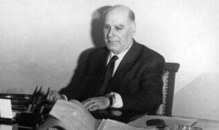 Όταν ζητούσαν αφορισμό του Παπανούτσου: Η δημοτική και το κυνήγι από τη Χούντα