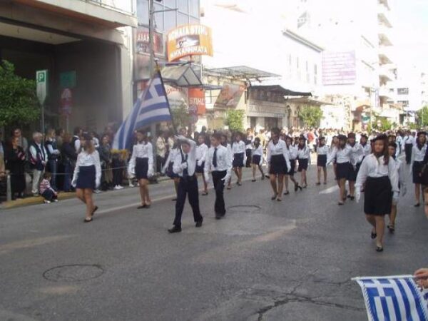 Η τιμή στους νεκρούς μας αποδίδεται μόνο με επιδείξεις στρατιωτικών ικανοτήτων;