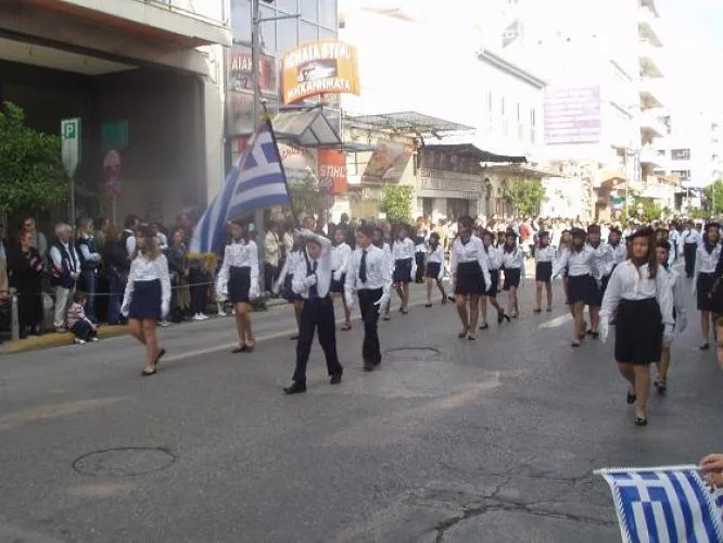 Με ομπρέλες η παρέλαση την 28η Οκτωβρίου!