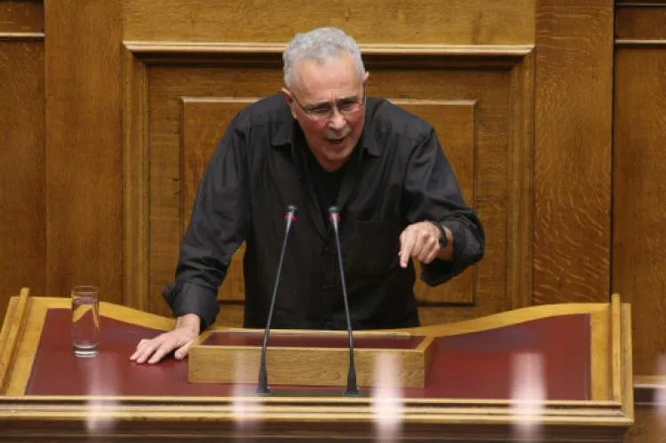 Ζουράρις: “ο Λιάκος είναι κλασικός πατριδοκλάστης” – Λιάκος: “Γρήγορα αποπομπή”