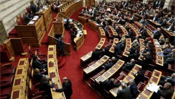 αιτείται την κατάργηση της διδασκαλίας του Επιταφίου του Περικλέους, καθώς και τη μείωση των ωρών διδασκαλίας της Νεοελληνικής Λογοτεχνίας στη Γ΄τάξη του Γενικού Λυκείου.