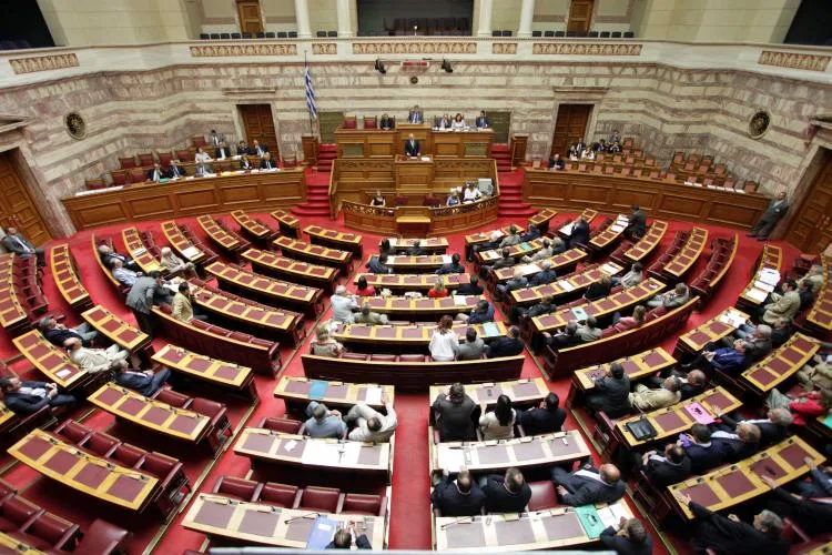 Σχετικά με την απαξίωση και την εξαθλίωση των καθαριστριών των δημόσιων σχολείων.