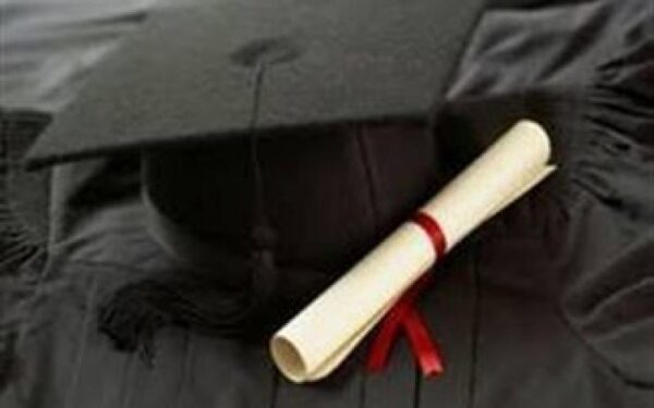 Γιατί η κρίση καθυστερεί το πτυχίο