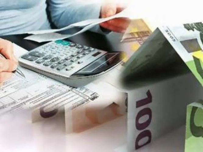 Τρύπα 900 εκατομμυρίων βλέπει η τρόικα για το 2017