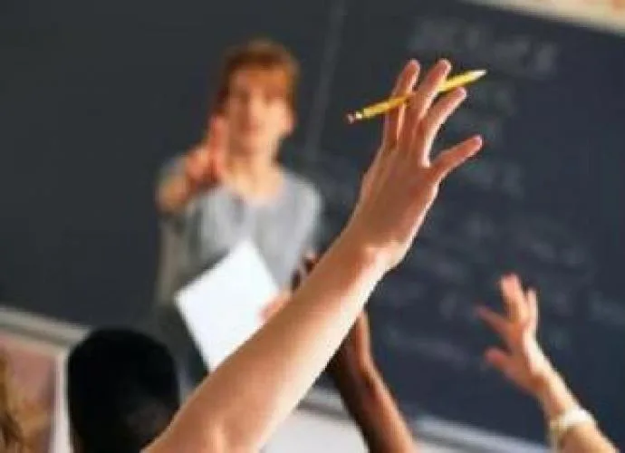 Η ΕΛΜΕ ΓΙΑ ΠΕΡΙΚΟΠΗ ΟΛΙΓΟΜΕΛΩΝ ΤΜΗΜΑΤΩΝ