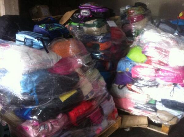 400 σακίδια πλάτης με είδη πρώτης ανάγκης για μικρά παιδιά στη Ρόδο