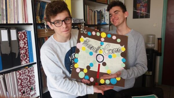 ΜΑΘΗΤΕΣ ΔΗΜΙΟΥΡΓΗΣΑΝ ΕΠΙΤΡΑΠΕΖΙΟ ΠΑΙΧΝΙΔΙ