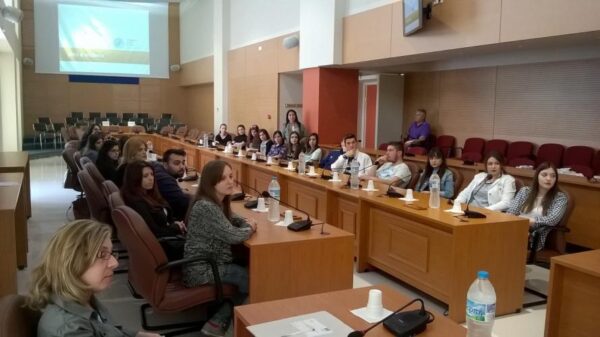 Σπουδαστές του ΔΙΕΚ Πάτρας στην αίθουσα Περιφερειακού Συμβουλίου – Ενημέρωση για την τουριστική προβολή της Δυτικής Ελλάδας