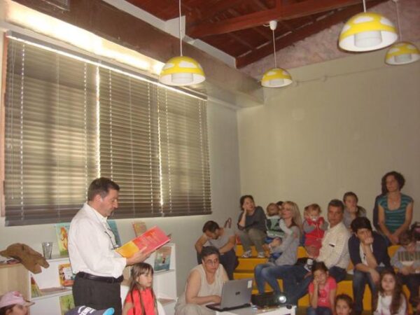 Παγκόσμια Ημέρα Βιβλίου: Ο Γιώργος Καμίνης διάβασε παραμύθια στα παιδιά