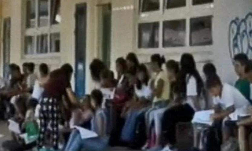 Κρήτη: Η Παιδεία σε … παγκάκια!