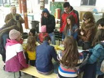 Παιδιά του Λυκείου Αγιάσου προσφέρουν εθελοντική βοήθεια σε πρόσφυγες