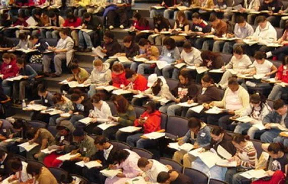 Διχάζουν τα διετή προγράμματα σπουδών