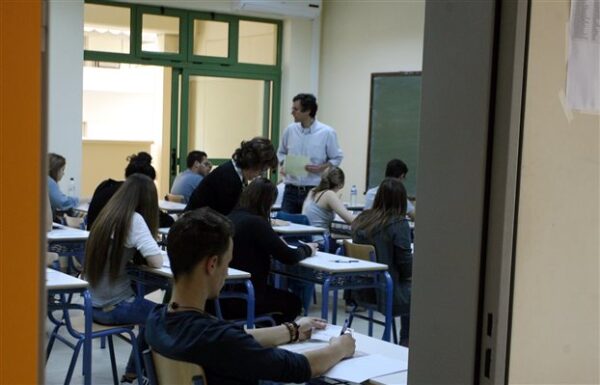 Πιο εύκολη πρόσβαση για τους υποψηφίους ειδικών κατηγοριών