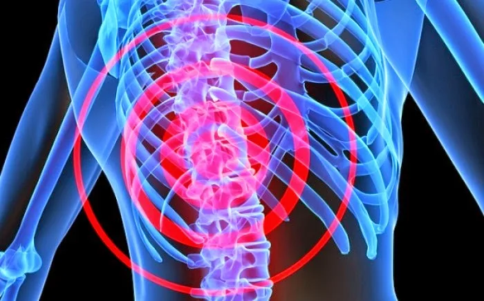 Χρόνιος πόνος στη μέση: Πού οφείλεται & τι πρέπει να κάνετε