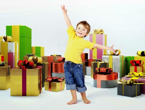 Πώς να μην κακομάθουν τα παιδιά με τα πολλά δώρα
