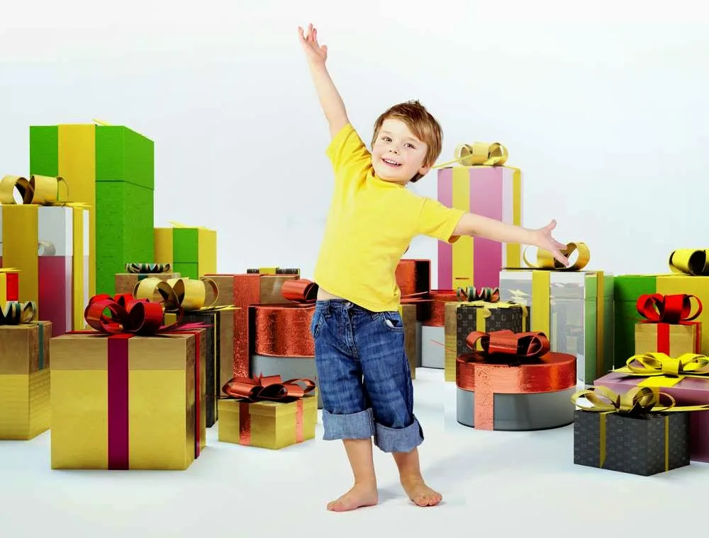 Πώς να μην κακομάθουν τα παιδιά με τα πολλά δώρα