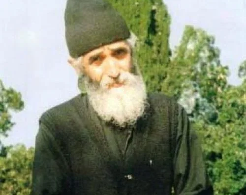 Γέροντας Παΐσιος: «Αυτή την προσευχή να λέτε κάθε μέρα και ο Θεός θα είναι δίπλα σας!»