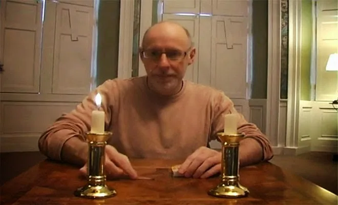 Τα μαγικά κεριά: Μπορείτε να μαντέψετε πως γίνεται αυτό το απίθανο κόλπο; (Βίντεο)