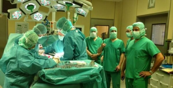 Γιατρός «παρέβλεψε» και “ξέχασε” το κεφάλι εμβρύου στη μήτρα εγκύου