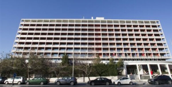 Στον ΕΦΚΑ μεταβιβάζεται το Μακεδονία Παλλάς και άλλα 28 ακίνητα