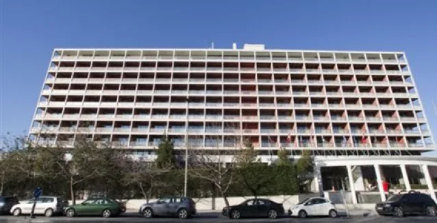 Στον ΕΦΚΑ μεταβιβάζεται το Μακεδονία Παλλάς και άλλα 28 ακίνητα