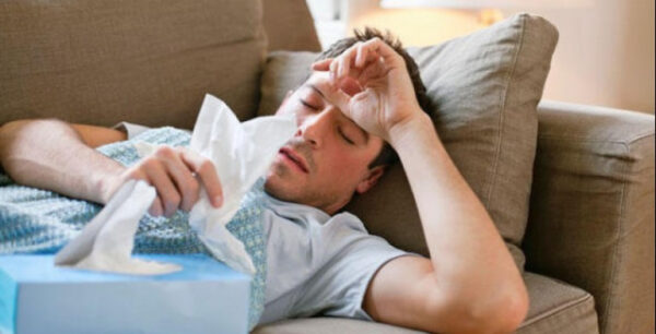 Γρίπη και γαστρεντερίτιδα ρίχνουν τη χώρα στο κρεβάτι