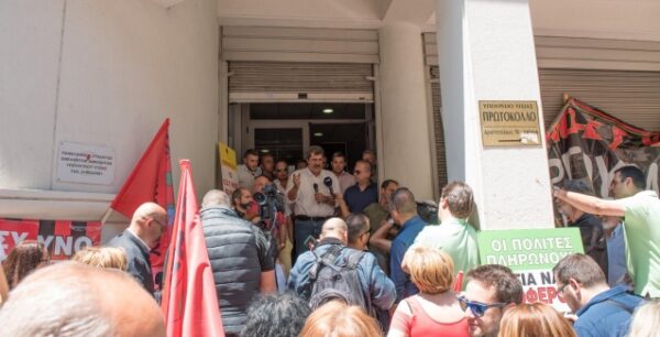 Συγκέντρωση διαμαρτυρίας νοσηλευτών – μελών της ΠΑΣΥΝΟ-ΕΣΥ κατά του ακρωτηριασμού του Εθνικού Συστήματος Υγείας