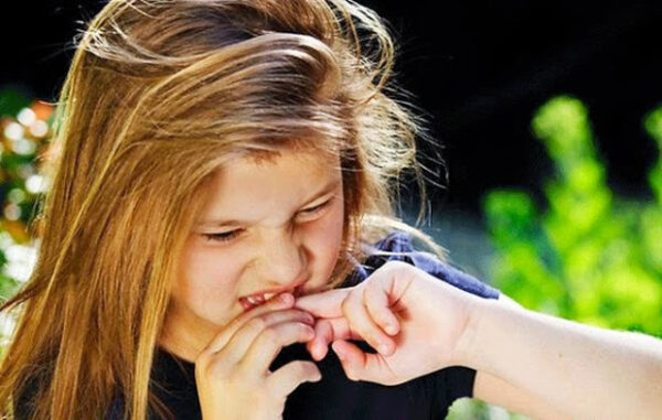 Τι να κάνετε όταν το παιδί σας τρώει τα νύχια του;