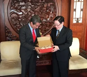 03-12-14 Συνάντηση Υπουργού Παιδείας και Θρησκευμάτων, Ανδρέα Λοβέρδου με τον υπεύθυνο για θέματα θρησκευμάτων της Κίνας, …