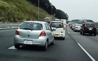 Δεν φαντάζεστε  πως λένε ευχαριστώ οι Ιάπωνες οδηγοί όταν… τους αφήνεις να περάσουν!