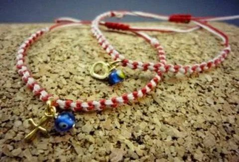 Πανεύκολο! Πώς θα φτιάξετε βραχιόλι του Μάρτη;;;