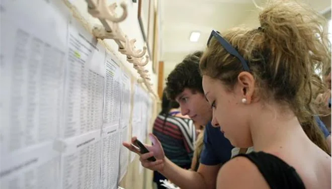 Σκληρό σύστημα ! Δείτε πώς αριστούχος μαθητής μπορεί να μείνει στην ίδια τάξη !