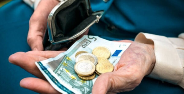 Τεκμήρια και νέα μείωση αφορολόγητου φέρνουν φοροκαταιγίδα στις συντάξεις των €420!