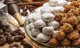 Πόσες θερμίδες και λιπαρά έχουν κουραμπιέδες και μελομακάρονα