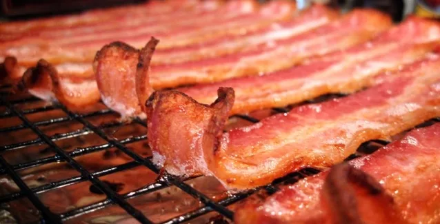 Το μπέικον είναι τόσο καρκινογόνο όσο και το κάπνισμα