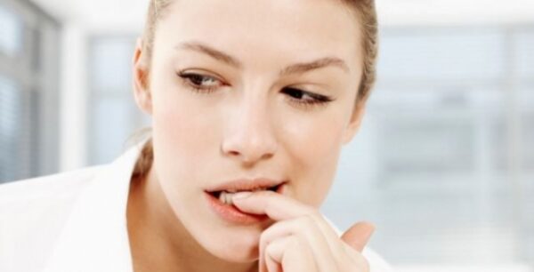 Τρία “τικ” που έχετε και κάνουν κακό στην υγεία σας