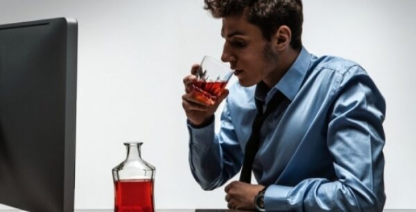 Από τι κινδυνεύουμε όταν κοκκινίζουμε μετά την κατανάλωση αλκοόλ