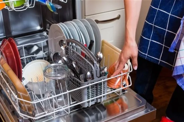 Πράγματα που μπορείς να πλύνεις στο πλυντήριο πιάτων και δεν το φαντάστηκες!