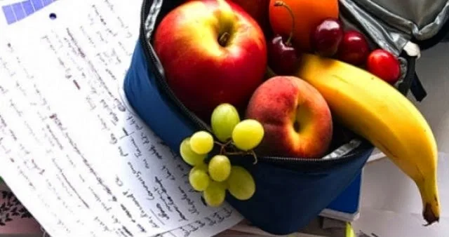 Tι πρέπει να τρώει το παιδί που δίνει εξετάσεις;