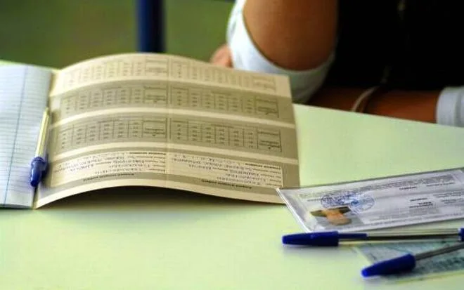 Έδωσε λευκή κόλλα και πέρασε σε ΑΕΙ – Απίστευτο;