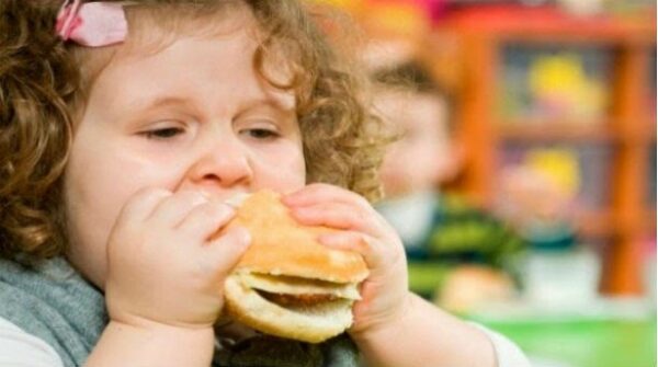 Mυστικά και συμβουλές για να μην παχύνει το παιδί σου!