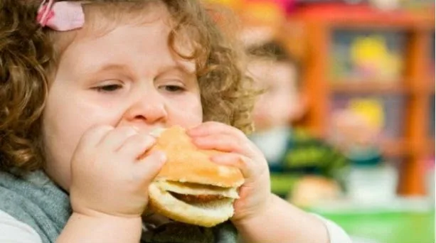 Mυστικά και συμβουλές για να μην παχύνει το παιδί σου!