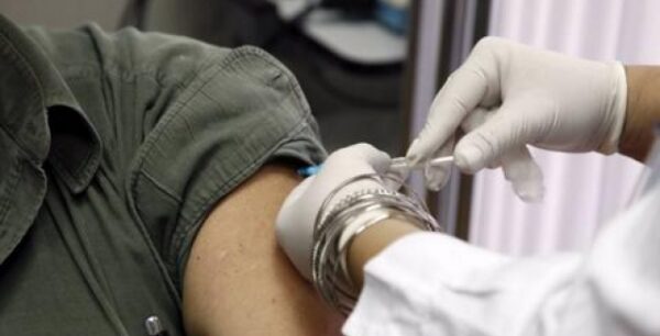 Αρχίζει ο καθολικός εμβολιασμός προσφύγων και μεταναστών