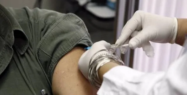 Αρχίζει ο καθολικός εμβολιασμός προσφύγων και μεταναστών