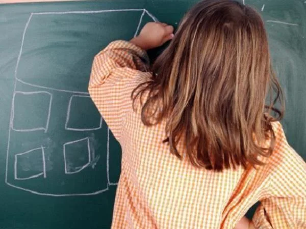 Όταν το παιδί χρησιμοποιεί το αριστερό του χέρι; Τι θα πρέπει να κάνουμε;