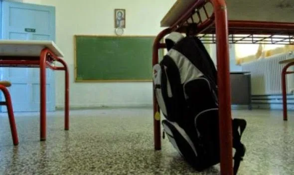 Έρχεται συσσίτιο σε Γυμνάσια – Λύκεια, “φεύγει” η τράπεζα θεμάτων – Επιστρέφουν “αιώνιοι” φοιτητές και άσυλο