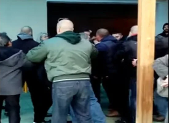 Συνάντηση Κώστα Γαβρόγλου με τους εκπαιδευτικούς του 1ου Δημοτικού Σχολείου Περάματος