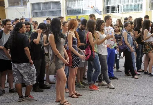 «Δεν βγαίνει» το υπουργείο Παιδείας για την Λευκή Εβδομάδα στα σχολεία μέσα στο 2015 – Ποιές αργίες κόβονται